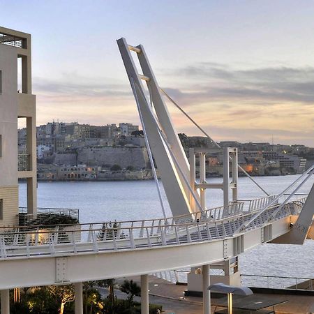Deluxe Apartment Steps To St George'S Bay Saint Julian's エクステリア 写真