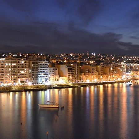 Deluxe Apartment Steps To St George'S Bay Saint Julian's エクステリア 写真