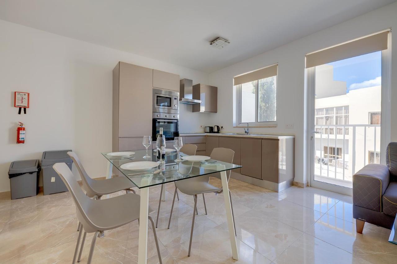 Deluxe Apartment Steps To St George'S Bay Saint Julian's エクステリア 写真