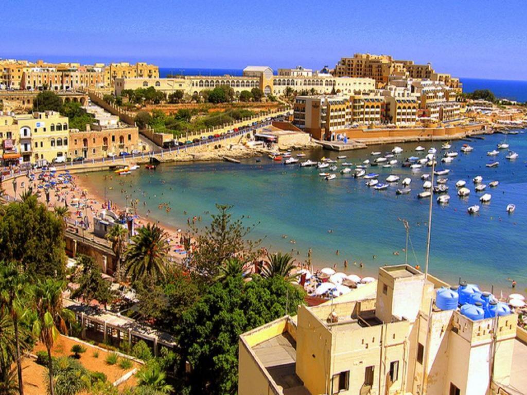 Deluxe Apartment Steps To St George'S Bay Saint Julian's エクステリア 写真