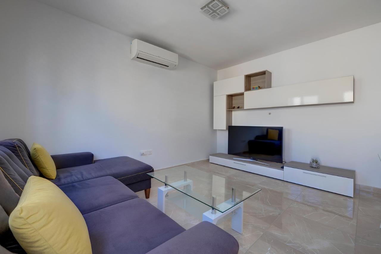 Deluxe Apartment Steps To St George'S Bay Saint Julian's エクステリア 写真