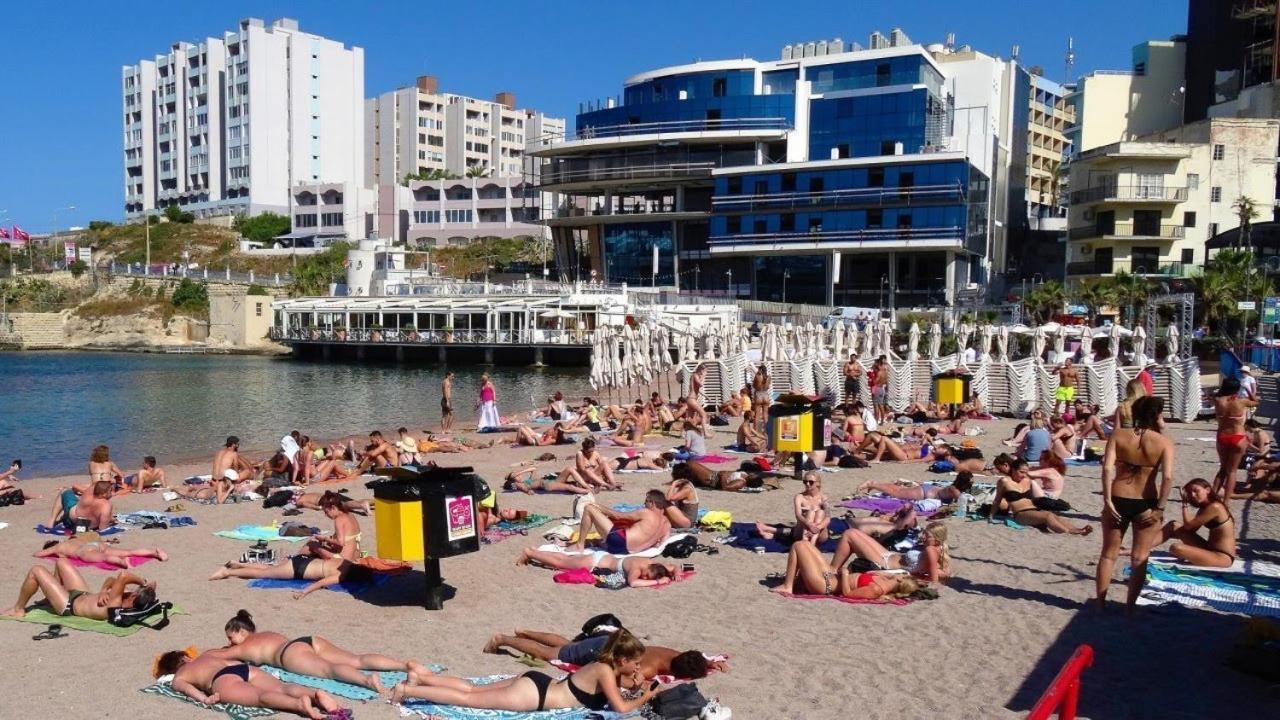 Deluxe Apartment Steps To St George'S Bay Saint Julian's エクステリア 写真