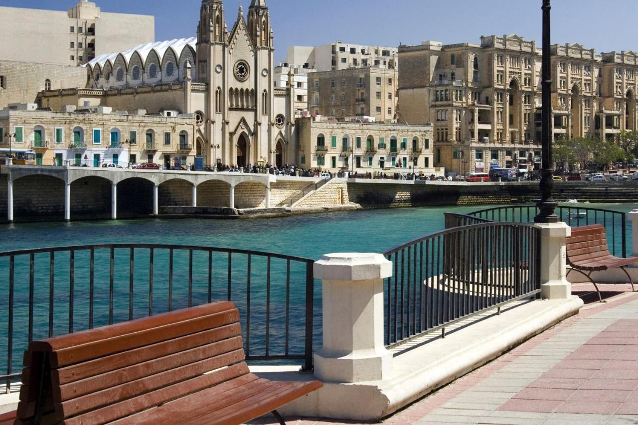 Deluxe Apartment Steps To St George'S Bay Saint Julian's エクステリア 写真