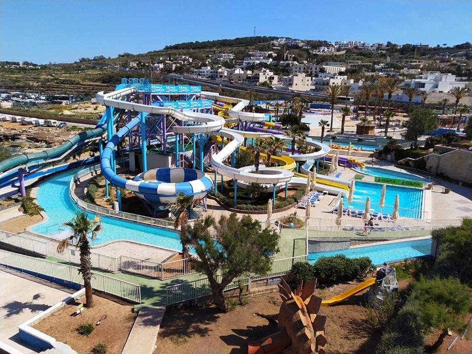 Deluxe Apartment Steps To St George'S Bay Saint Julian's エクステリア 写真