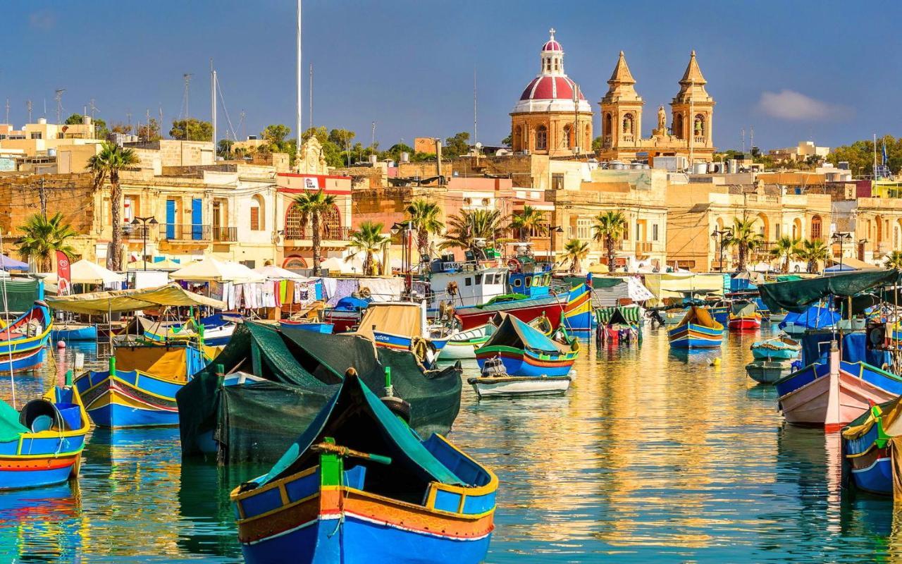 Deluxe Apartment Steps To St George'S Bay Saint Julian's エクステリア 写真