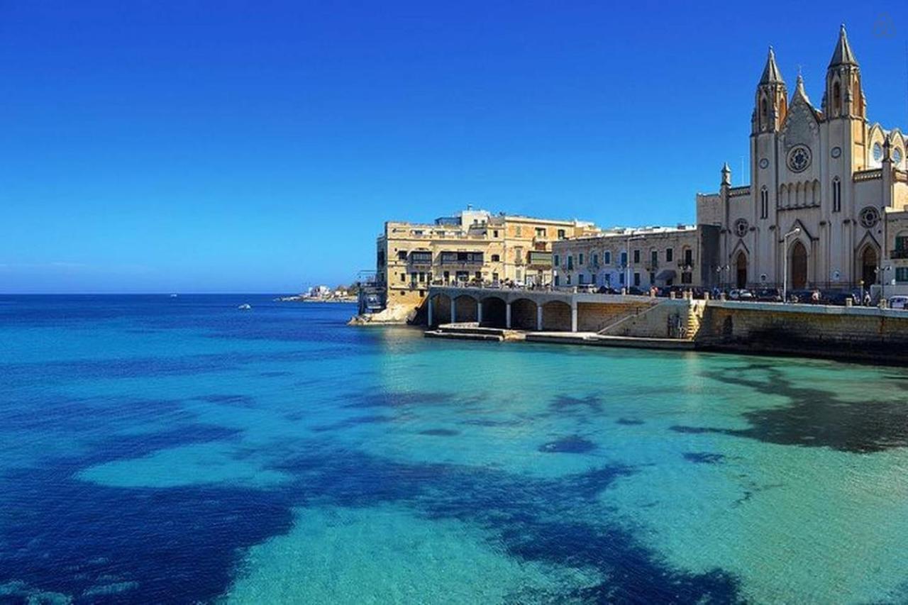 Deluxe Apartment Steps To St George'S Bay Saint Julian's エクステリア 写真