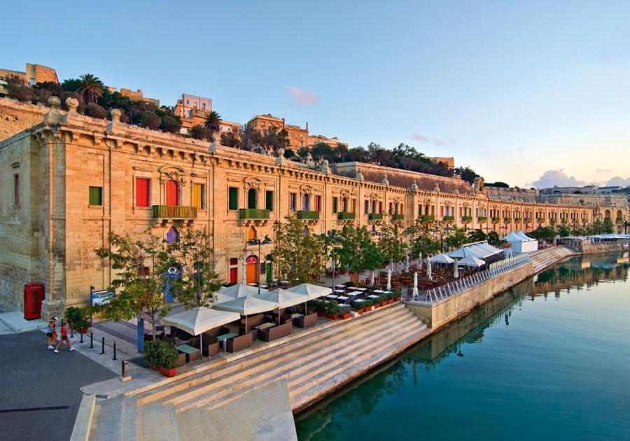Deluxe Apartment Steps To St George'S Bay Saint Julian's エクステリア 写真