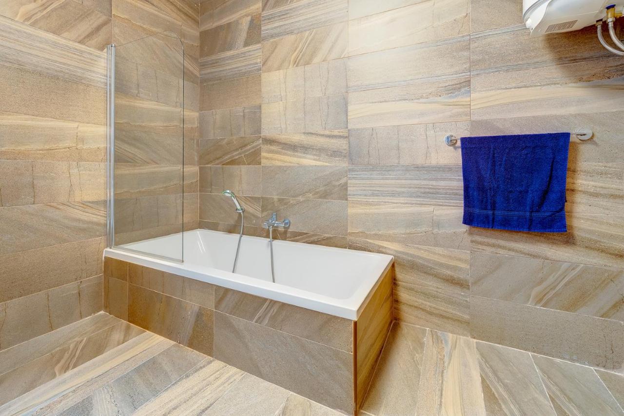 Deluxe Apartment Steps To St George'S Bay Saint Julian's エクステリア 写真