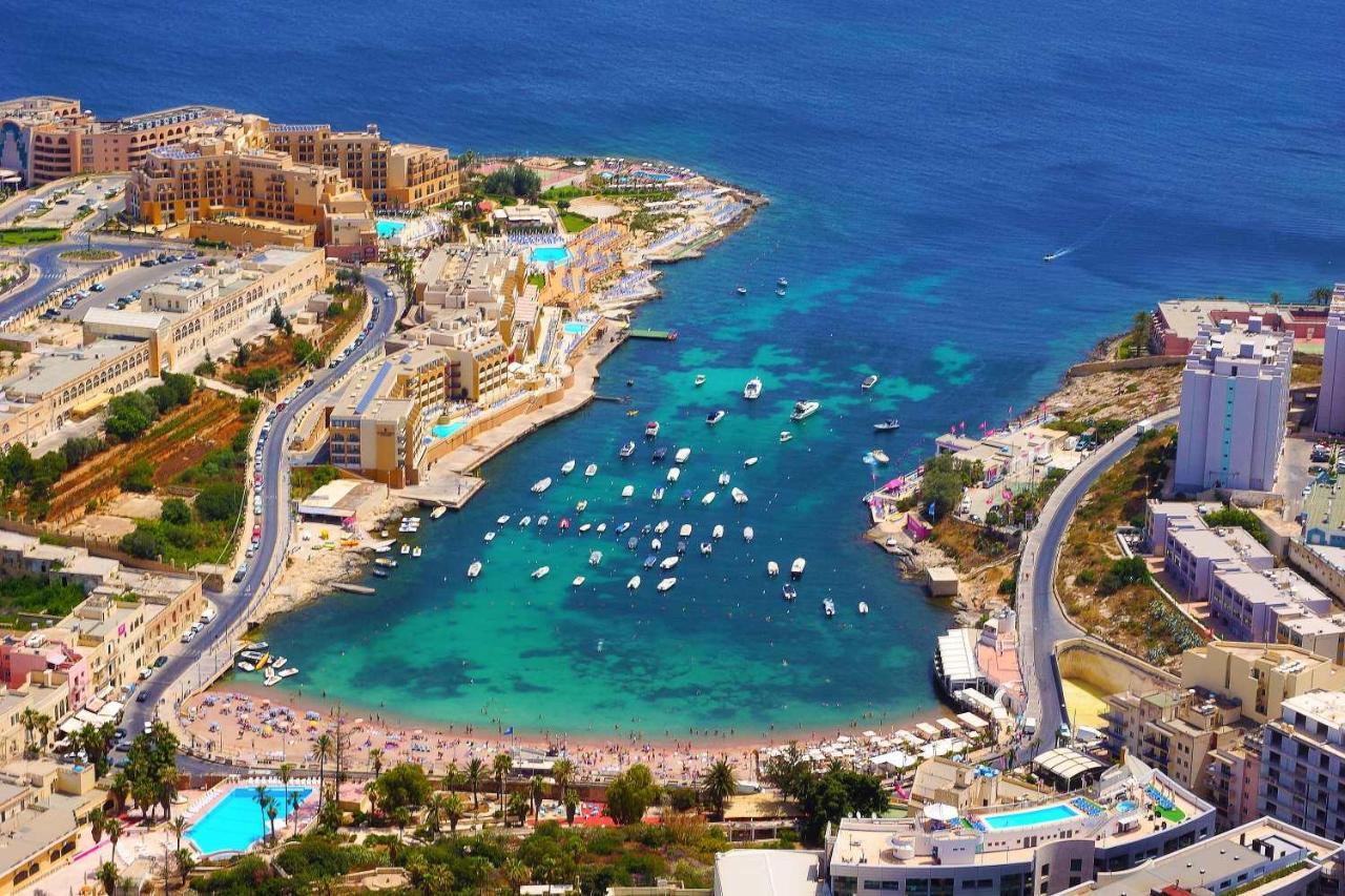 Deluxe Apartment Steps To St George'S Bay Saint Julian's エクステリア 写真