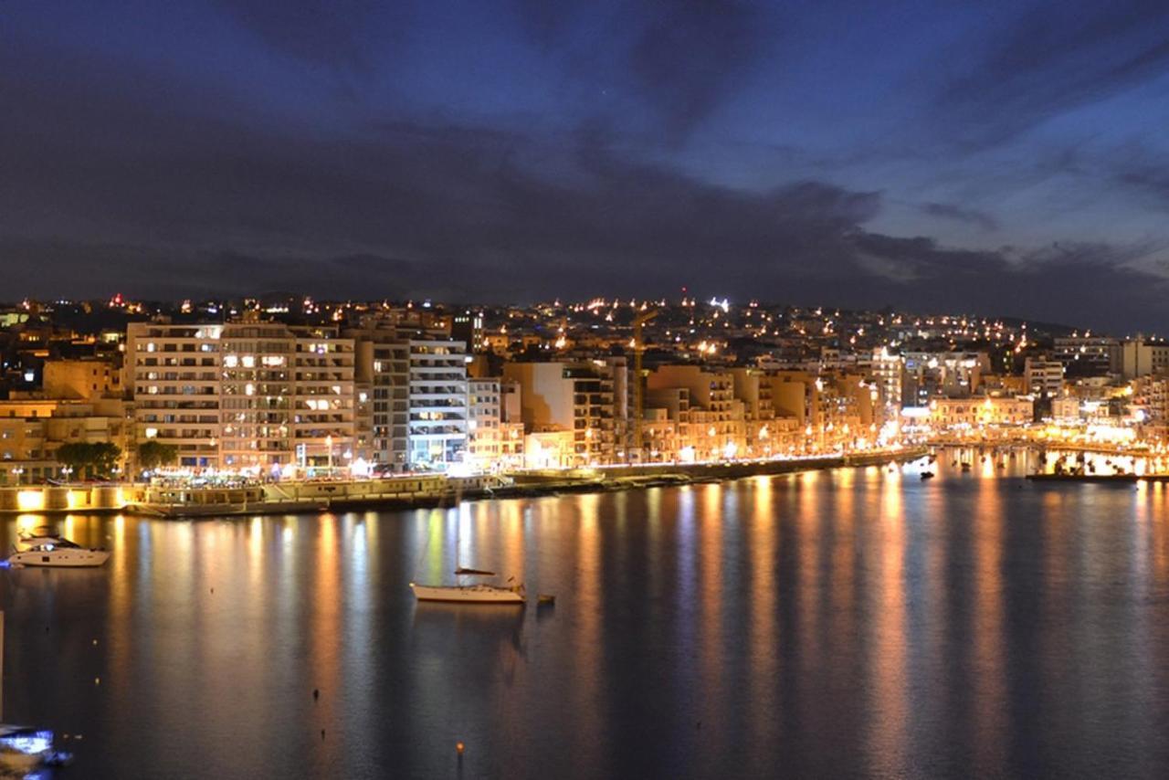 Deluxe Apartment Steps To St George'S Bay Saint Julian's エクステリア 写真