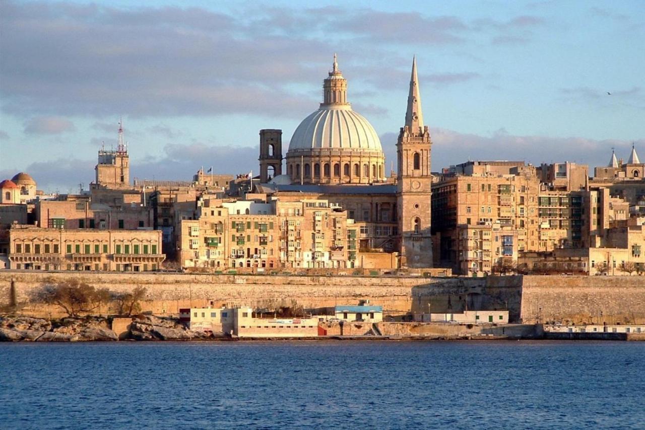 Deluxe Apartment Steps To St George'S Bay Saint Julian's エクステリア 写真