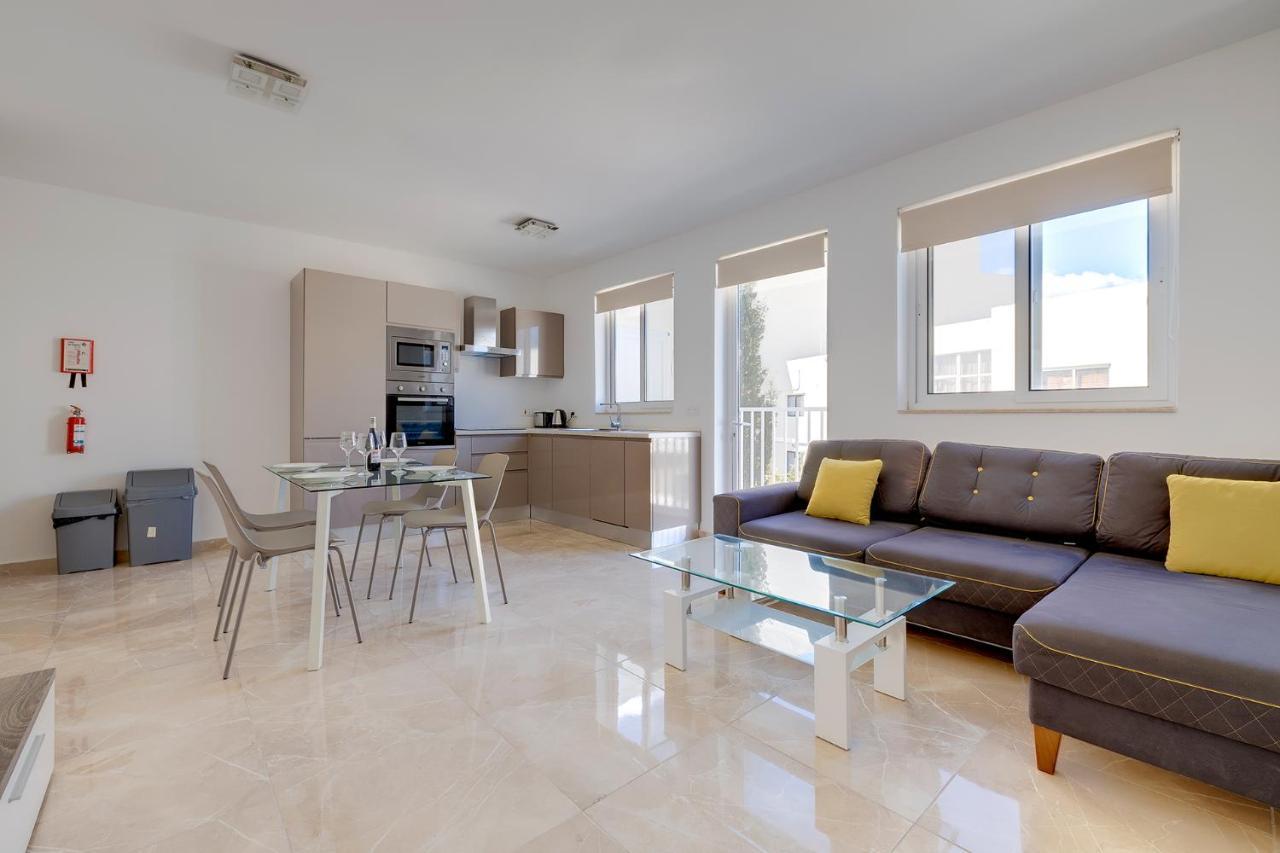 Deluxe Apartment Steps To St George'S Bay Saint Julian's エクステリア 写真