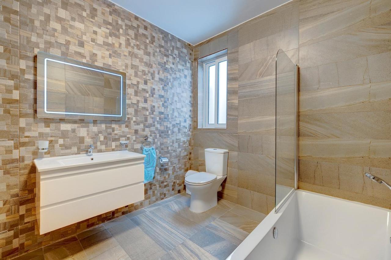 Deluxe Apartment Steps To St George'S Bay Saint Julian's エクステリア 写真