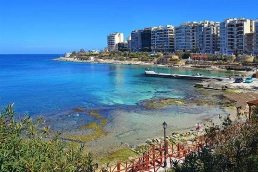 Deluxe Apartment Steps To St George'S Bay Saint Julian's エクステリア 写真