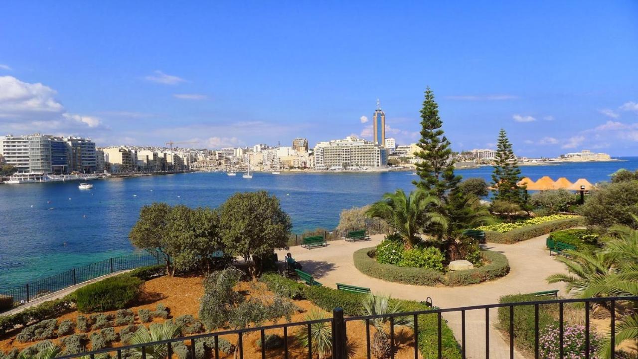 Deluxe Apartment Steps To St George'S Bay Saint Julian's エクステリア 写真